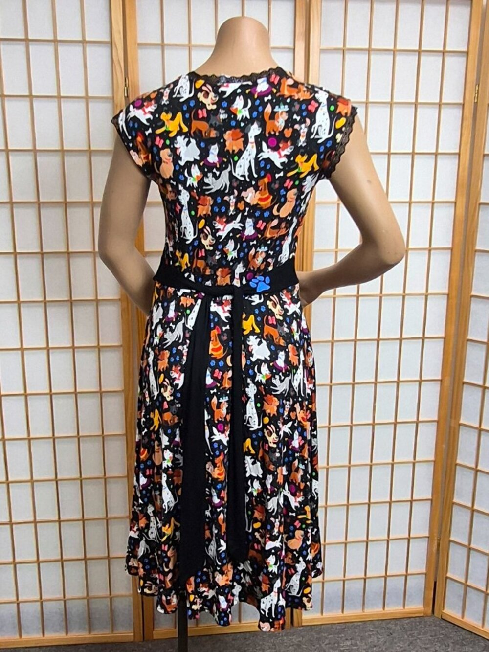 Disney the Dress Shop midi dress with Disney dogs print sleeveless EUC Medium - Picture 5 of 12